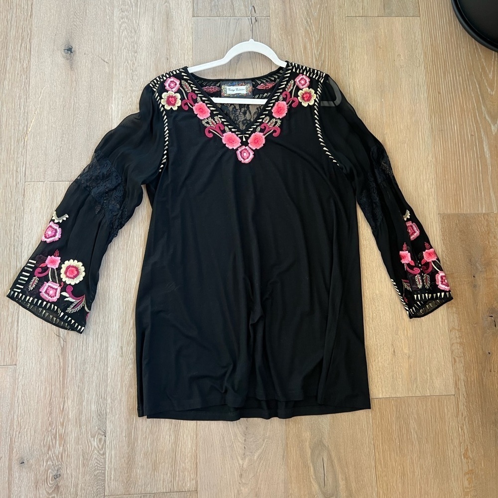 Vintage Collection Embroidered Black Top with Pink Floral Accents Size Large - Picture 9 of 12